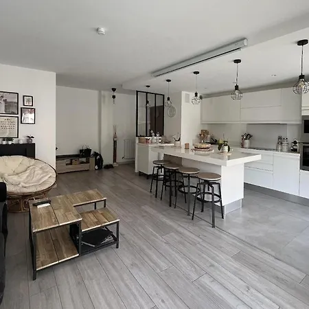 - 4 Persons - 10 Minutes To Beaches - Bright مينتون
