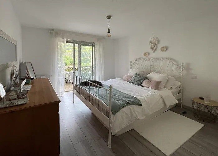 - 4 Persons - 10 Minutes To Beaches - Bright